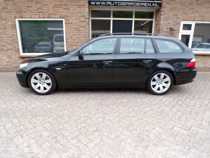 BMW 5 Series 2004 photo 2