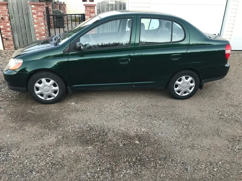 Toyota Echo 2001 photo 2