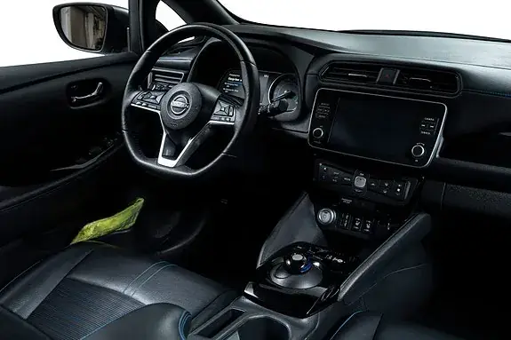 Nissan Leaf 2023 photo 2