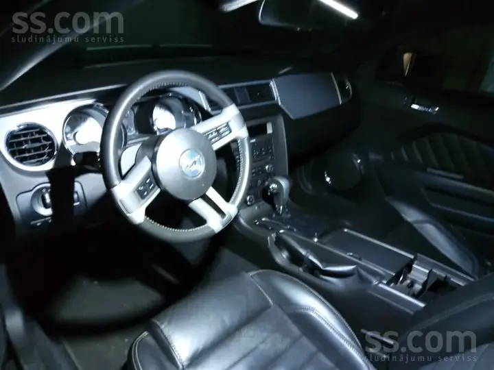 Ford Mustang 2010 photo 3