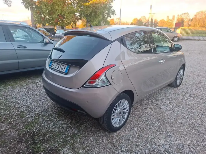 Lancia Ypsilon 2015 photo 4
