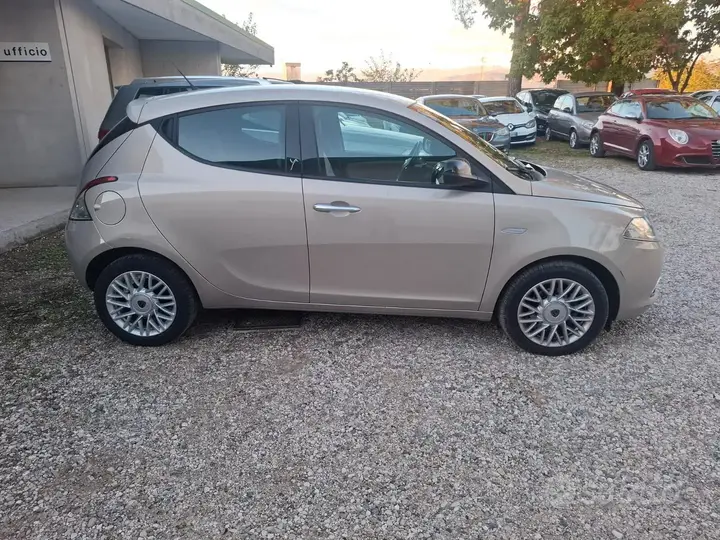 Lancia Ypsilon 2015 photo 3