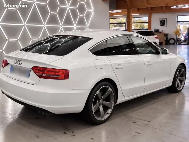 Audi A5 2011 photo 2