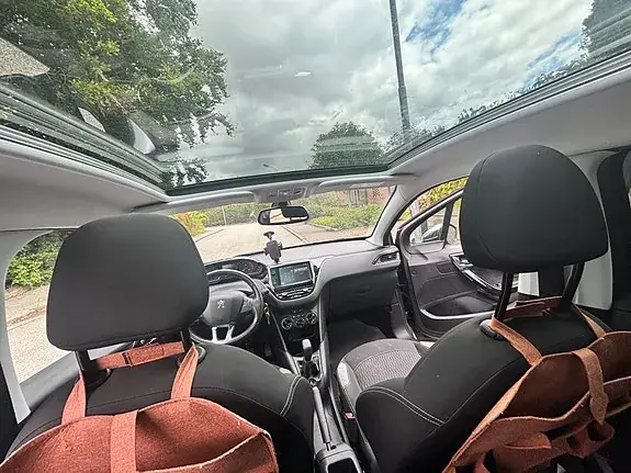 Peugeot 208 2015 photo 5