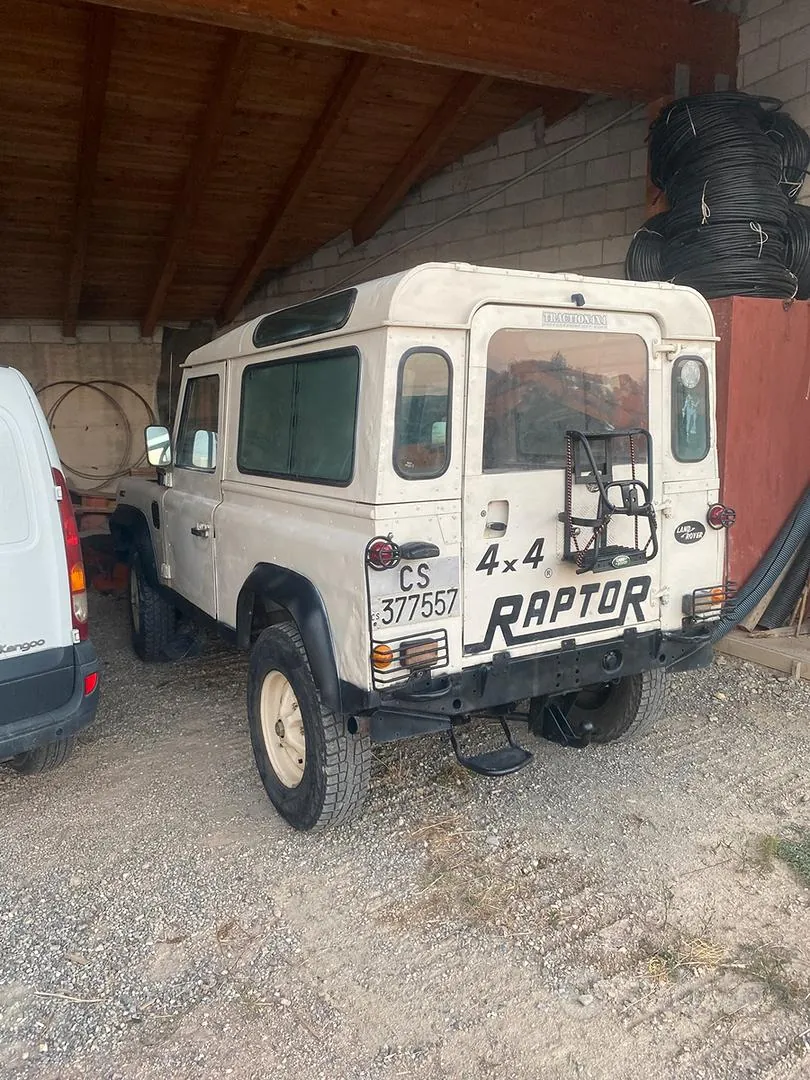 Land Rover Defender 90