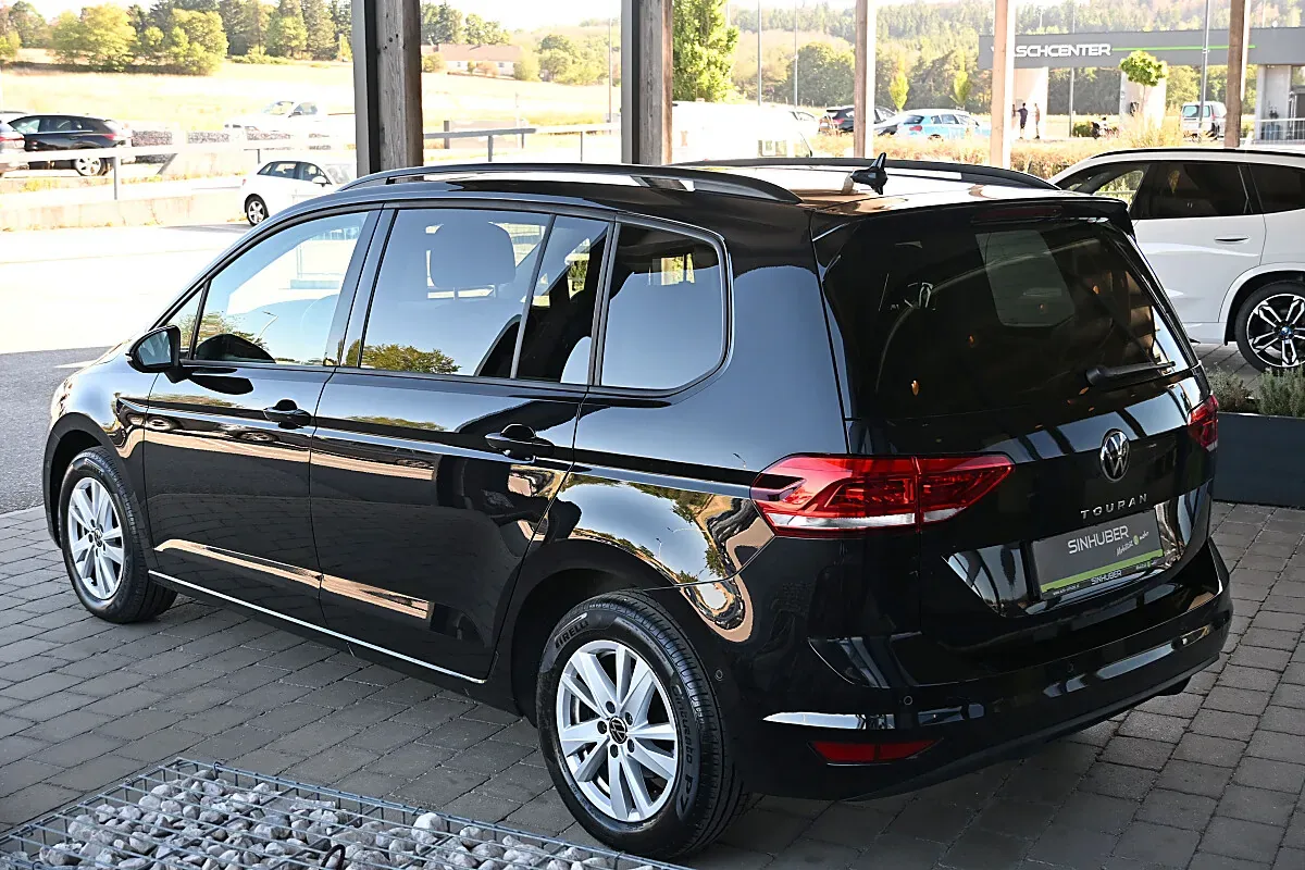 Volkswagen Touran 2024 photo 3