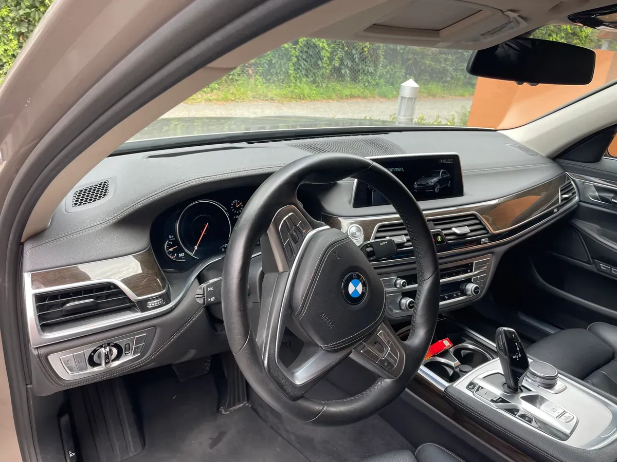 BMW 7 Series 2015 photo 3