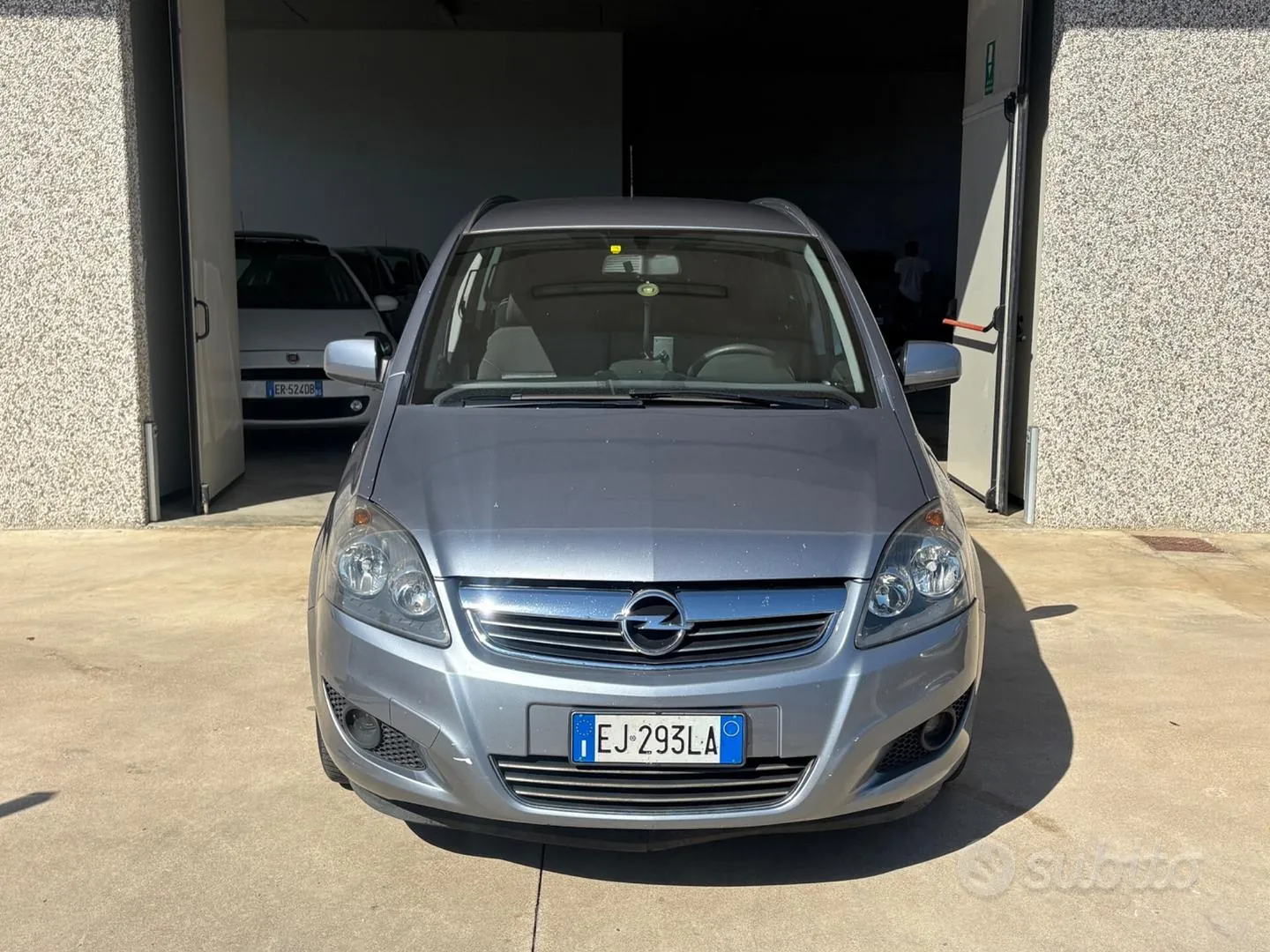 Opel Zafira 2011 photo 2