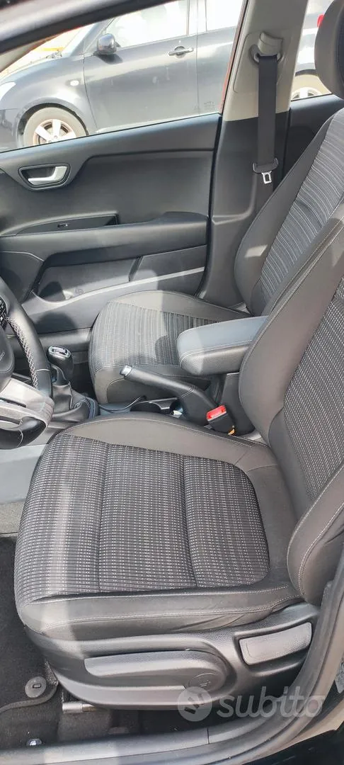 Kia Stonic 2021 photo 4