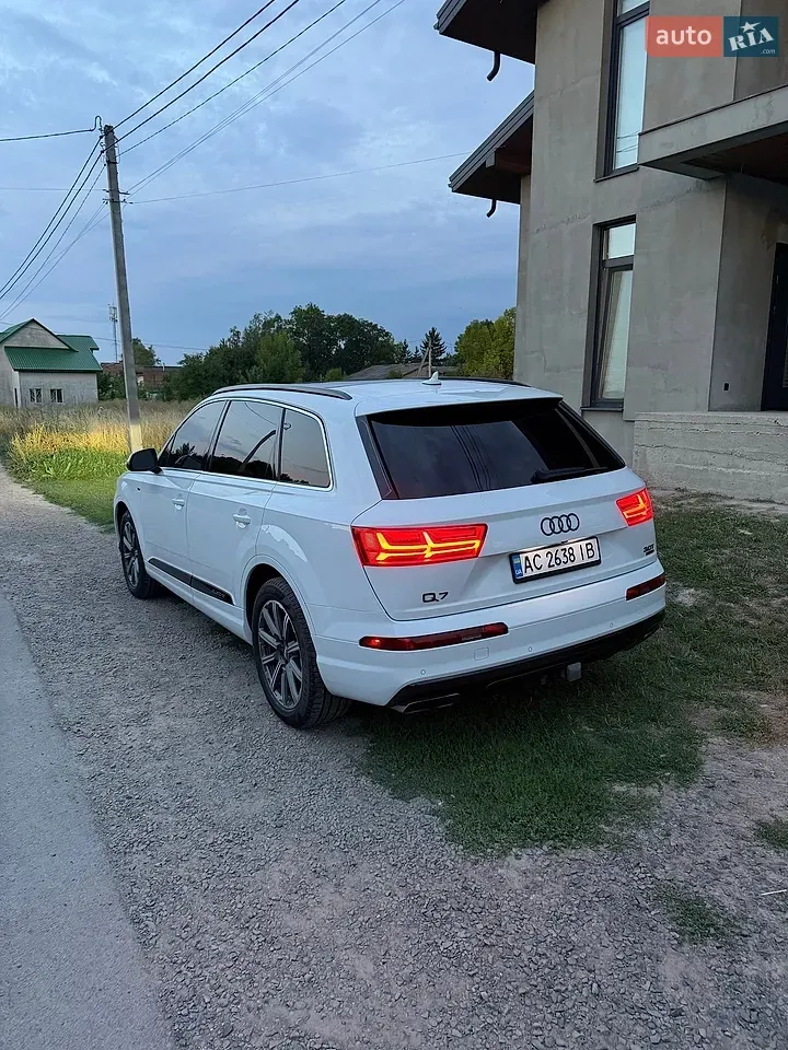Audi Q7 2016 photo 2