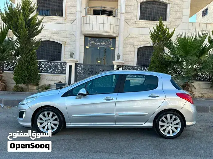 Peugeot 308 2012 photo 2