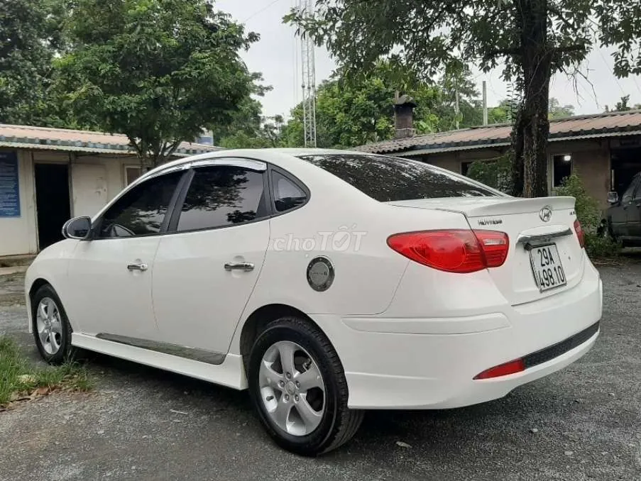 Hyundai Avante 2010 photo 2