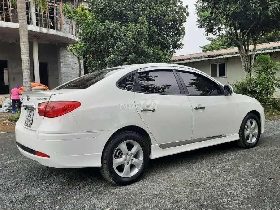 Hyundai Avante 2010 photo 3