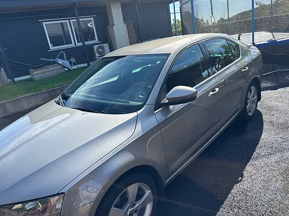 Skoda Octavia 2014 photo 2