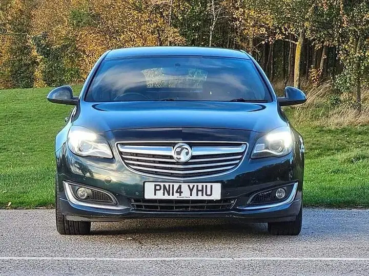 Vauxhall Insignia 2014 photo 2