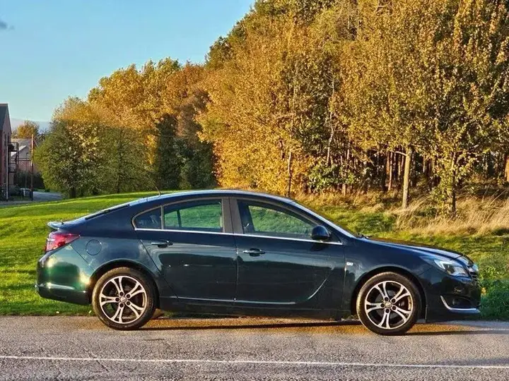 Vauxhall Insignia 2014 photo 3