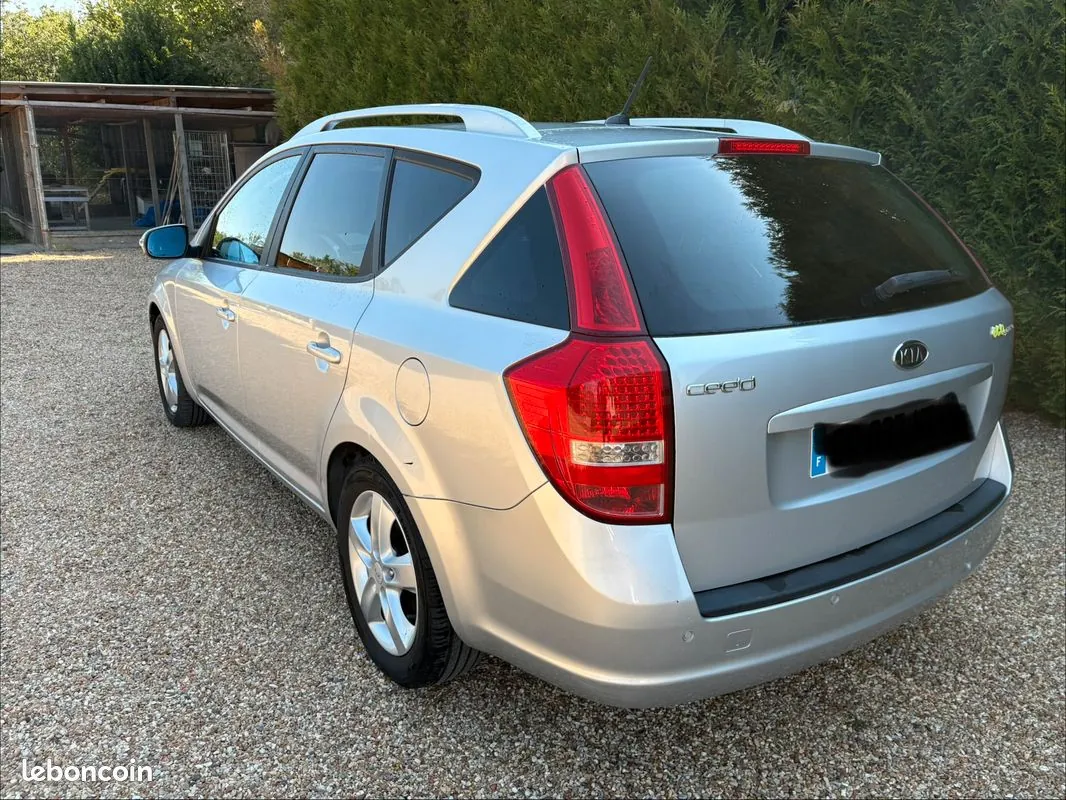 Kia Ceed 2012 photo 2
