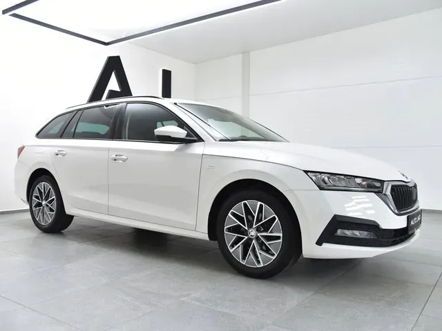 Skoda Octavia Combi 2023 photo 4