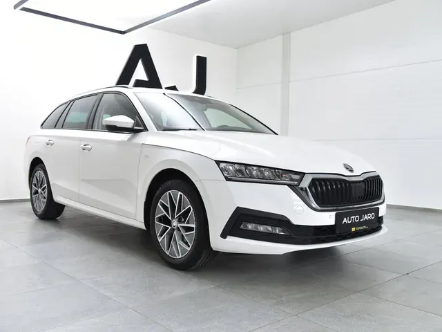 Skoda Octavia Combi 2023 photo 3