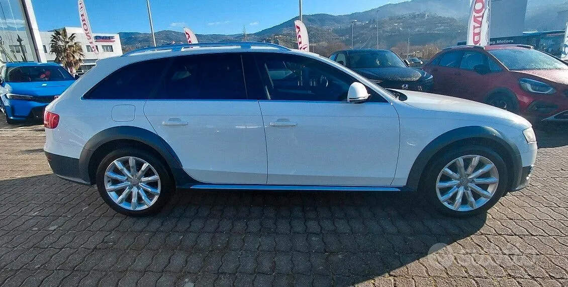 Audi A4 Allroad 2011 photo 4