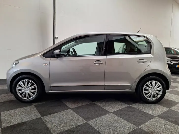 Volkswagen Up 2016 photo 2