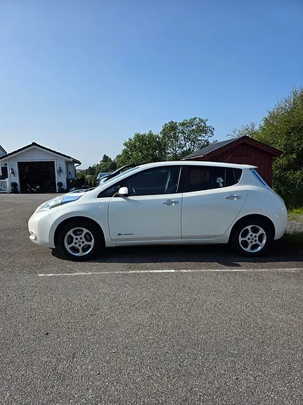 Nissan Leaf 2014 photo 2
