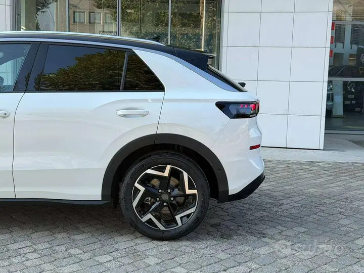 Volkswagen T-Roc photo 4