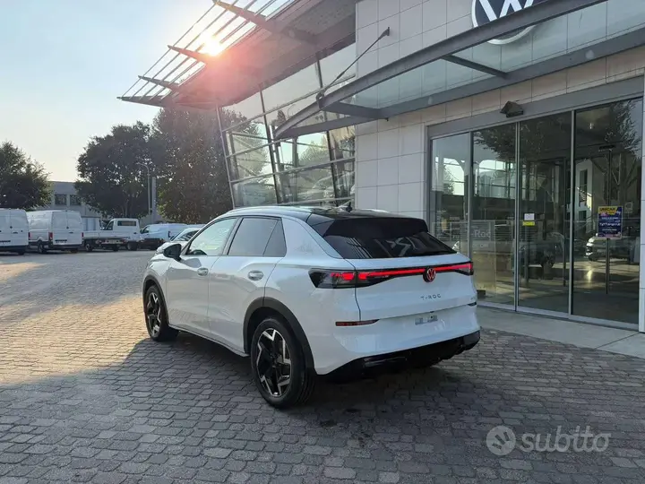 Volkswagen T-Roc photo 5