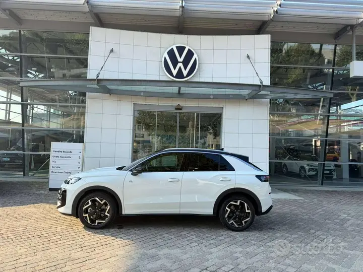 Volkswagen T-Roc photo 2
