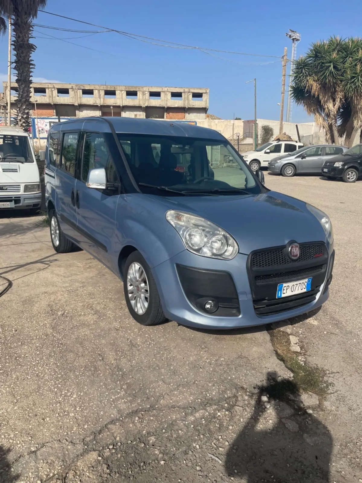 Fiat Doblo 2012 photo 2