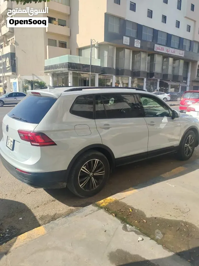 Volkswagen Tiguan 2021 photo 2