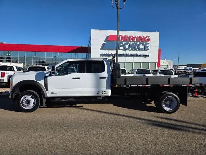 Ford Super Duty F-550 2025 photo 2