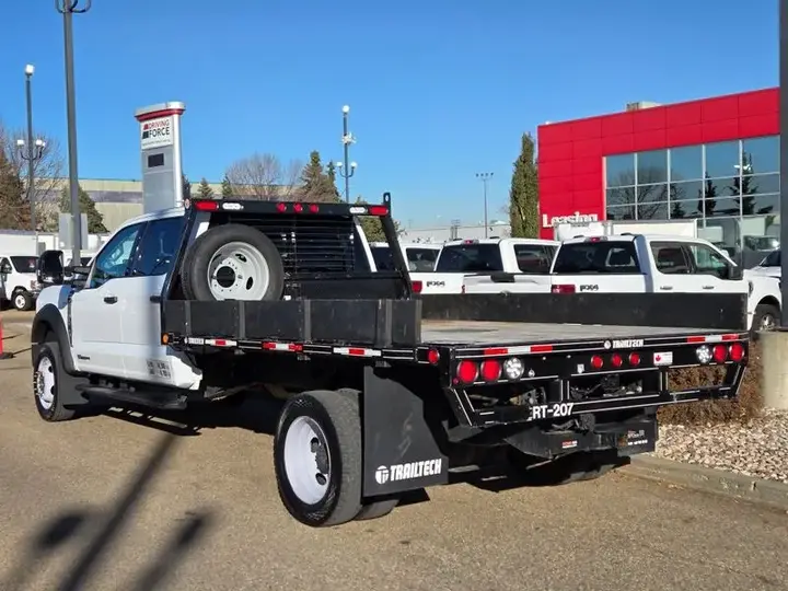 Ford Super Duty F-550 2025 photo 3