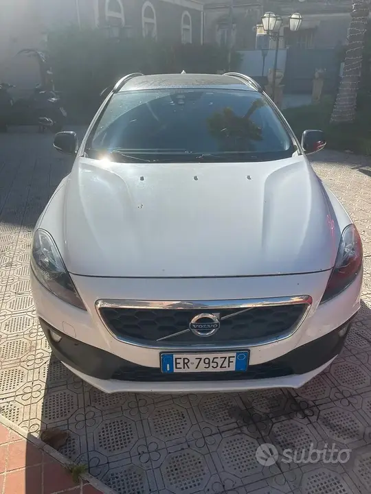 Volvo V40 2013 photo 2