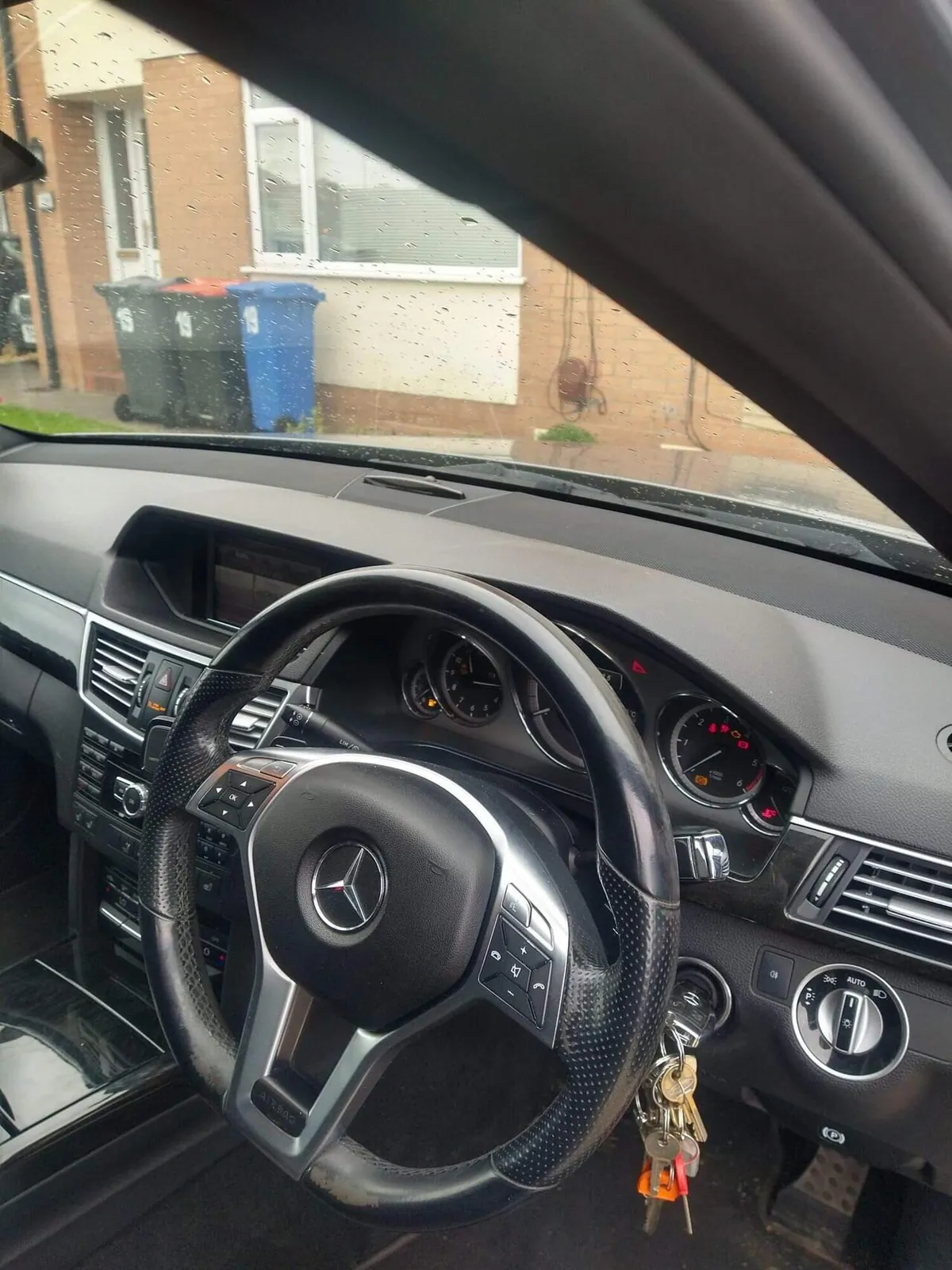 Mercedes-Benz E-Class 2012 photo 4