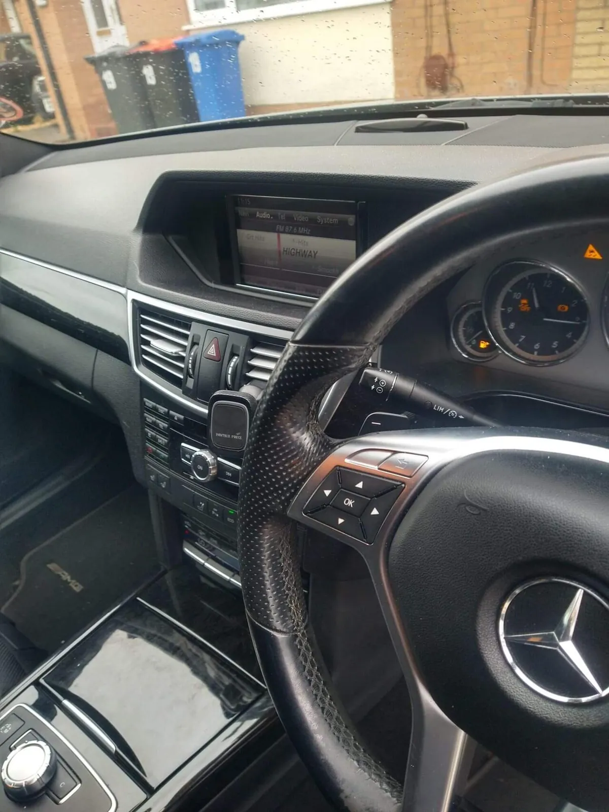 Mercedes-Benz E-Class 2012 photo 3
