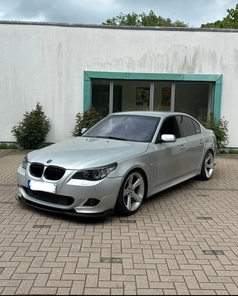 BMW 523I