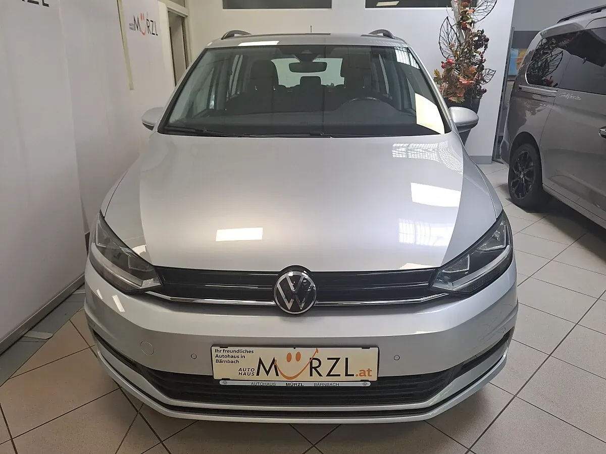 Volkswagen Touran 2023 photo 2