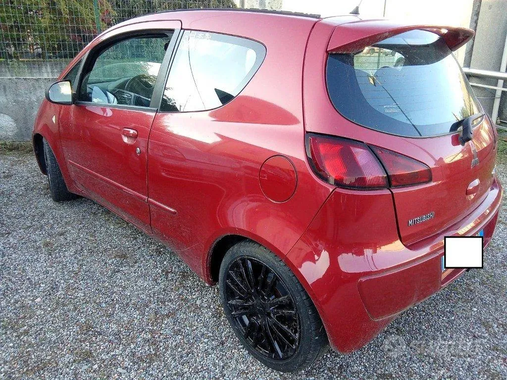 Mitsubishi Colt 2010 photo 2