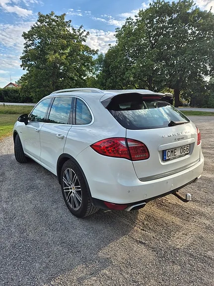 Porsche Cayenne 2012 photo 4