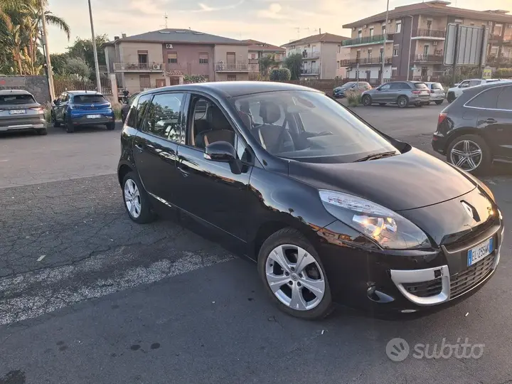 Renault Scenic 2012 photo 2