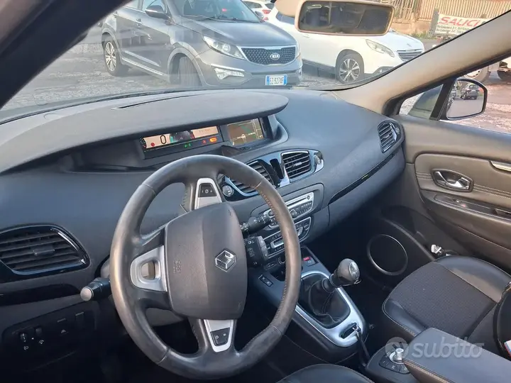 Renault Scenic 2012 photo 4