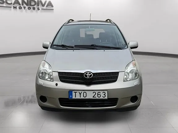 Toyota Corolla Verso 2003 photo 3
