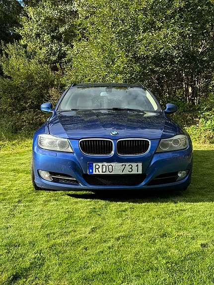BMW 320D 2010 photo 2