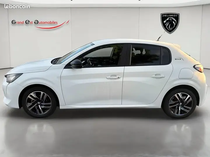 Peugeot 208 2024 photo 2
