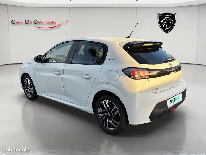 Peugeot 208 2024 photo 3