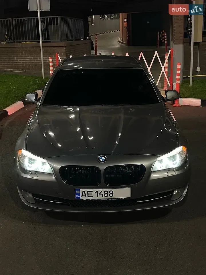 BMW 5 Series 2011 photo 2