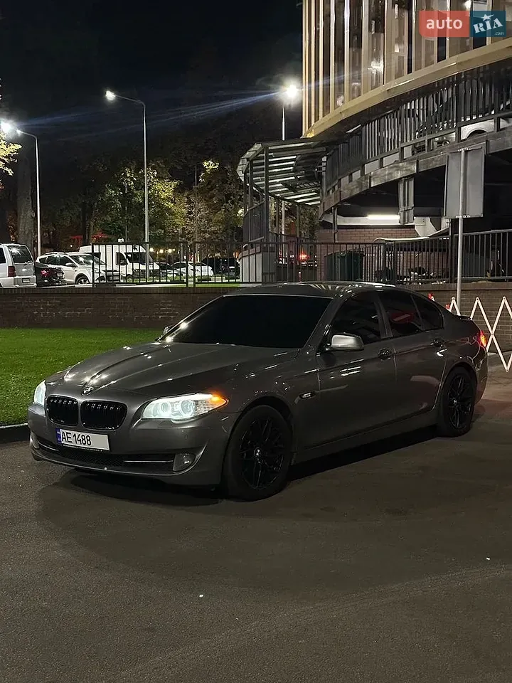 BMW 5 Series 2011 photo 3