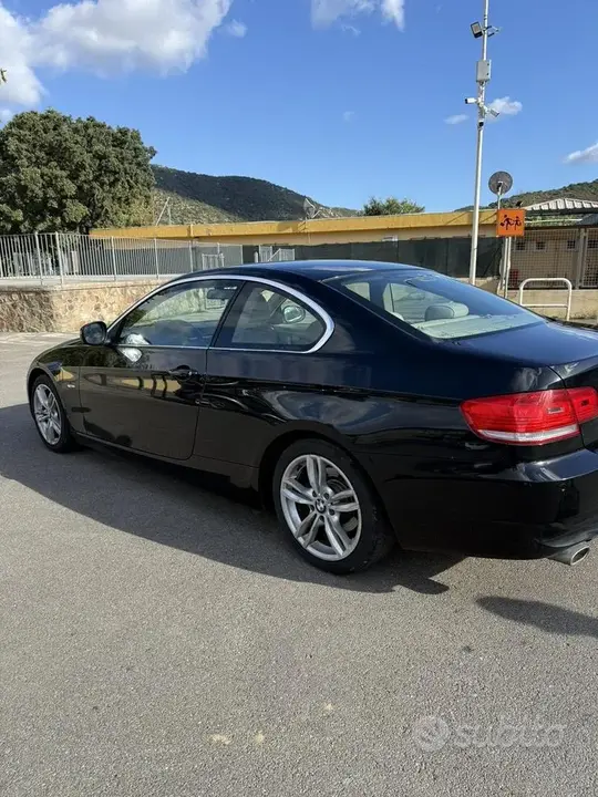 BMW 320D 2010 photo 2