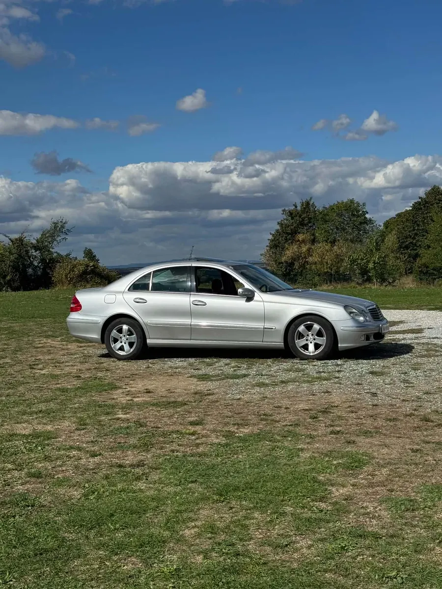 Mercedes-Benz E-Class 2004 photo 2